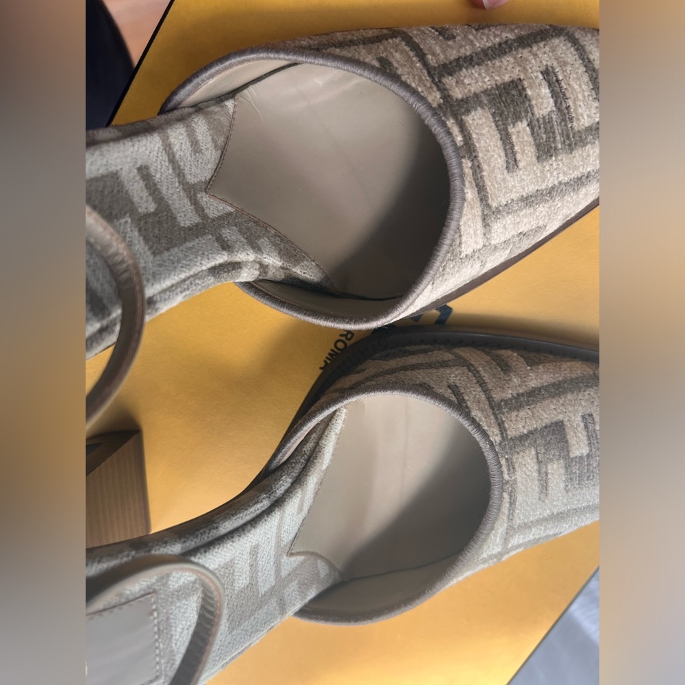 🔹 Fendi Jaquard  Velvet Heels, 7 1/2 - Picture 9 of 13